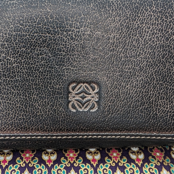LOEWE Metallic Trifold Anangram Wallet - Picture 4 of 14